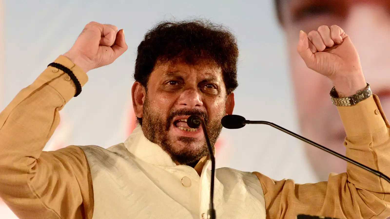 एक नंबर के भ्रष्टाचारी हैं अरविंद केजरीवाल : वारिस पठान